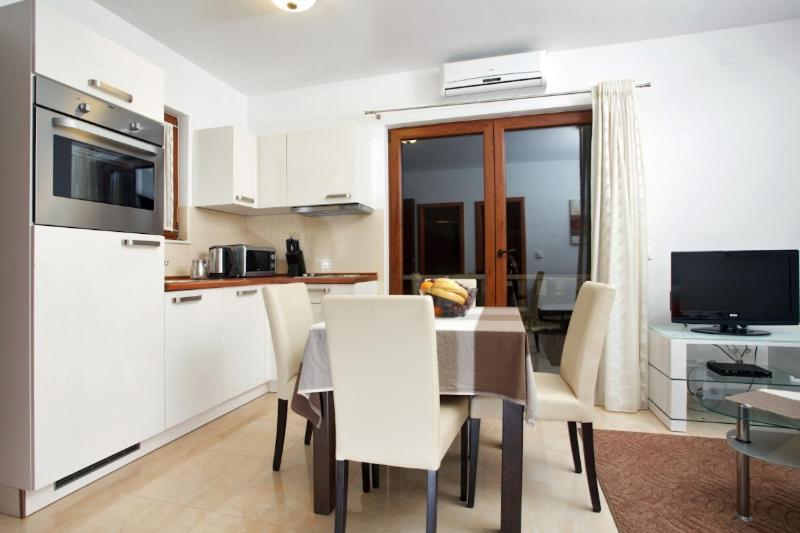 Apartments Tisno - Villa Mare Exterior photo