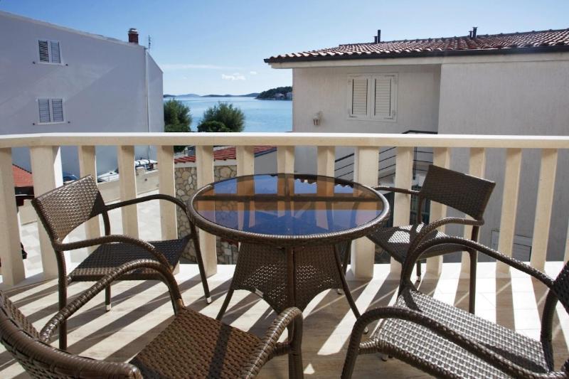 Apartments Tisno - Villa Mare Exterior photo