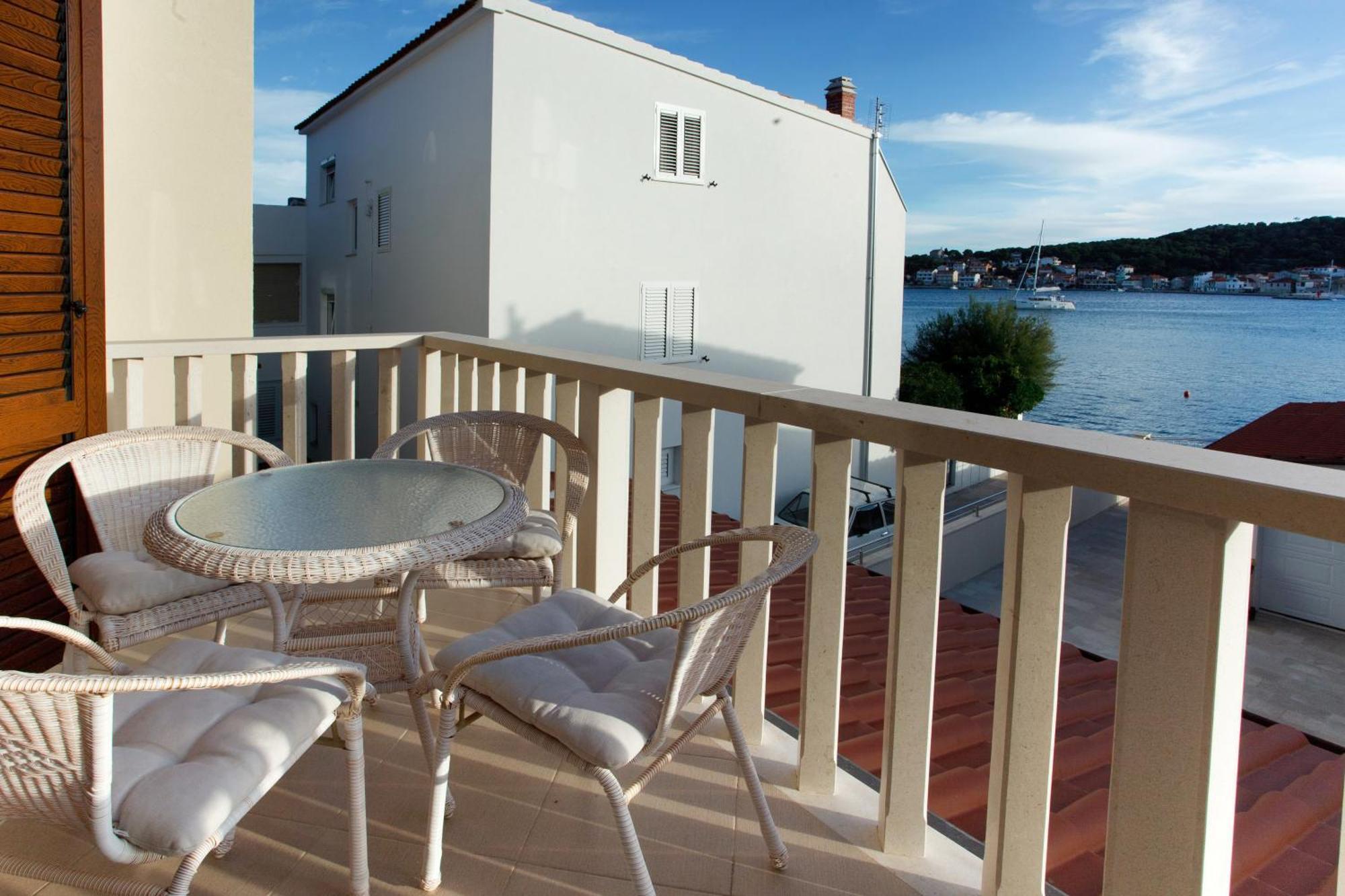 Apartments Tisno - Villa Mare Exterior photo